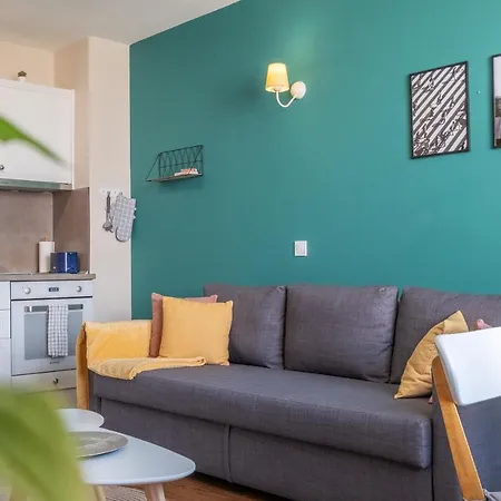 Oasis: Stylish Retreat In The Heart Of