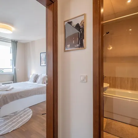 Apartman Oasis: Stylish Retreat In The Heart Of *