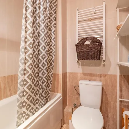 Oasis: Stylish Retreat In The Heart Of