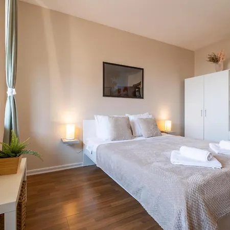 Oasis: Stylish Retreat In The Heart Of דירה *