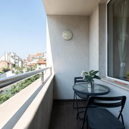 Oasis: Stylish Retreat In The Heart Of דירה *